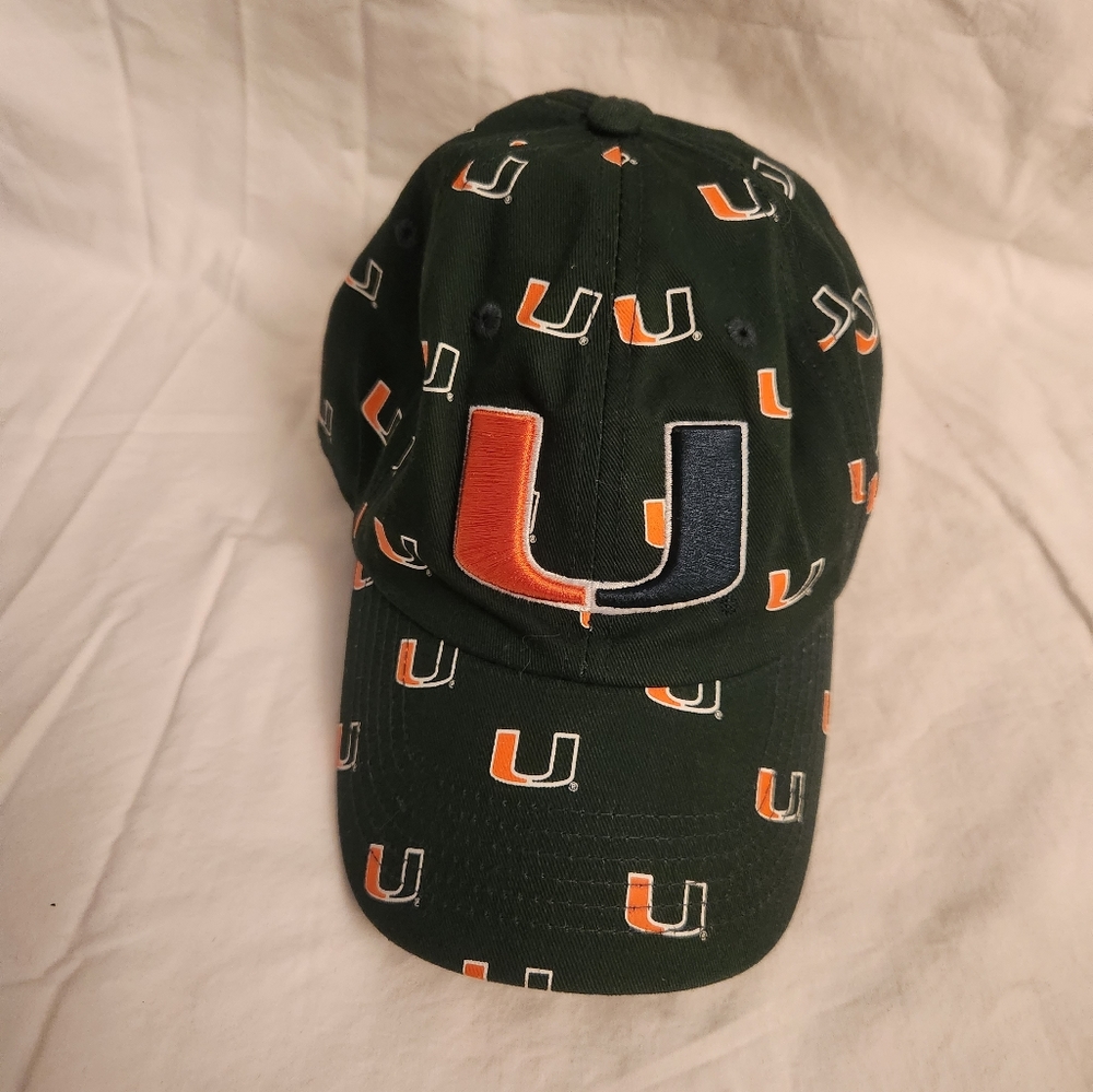 NWOT UM Hat